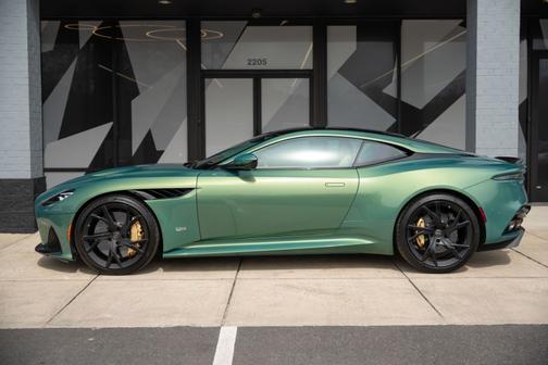 2021 Aston Martin DBS Base