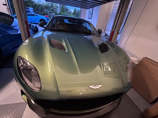 2021 Aston Martin DBS Base