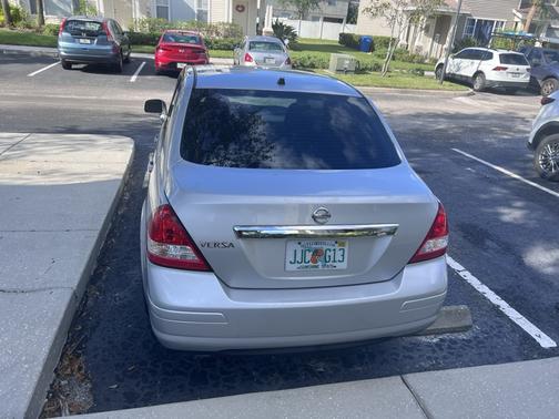 2010 Nissan Versa 1.8 S