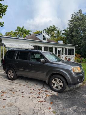 Gray 2011 Honda Pilot EX-L