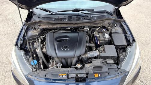 Blue 2018 Toyota Yaris iA Base