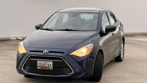 Blue 2018 Toyota Yaris iA Base