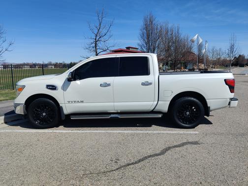 2017 Nissan Titan SL
