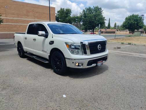 White 2017 Nissan Titan SL
