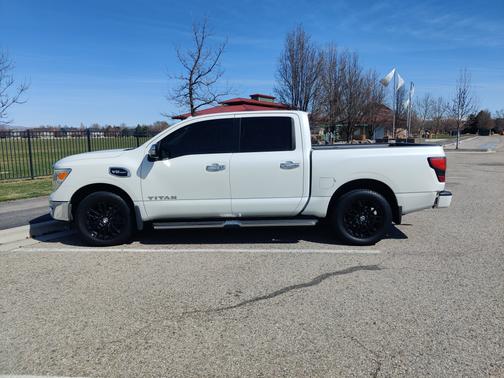 2017 Nissan Titan SL