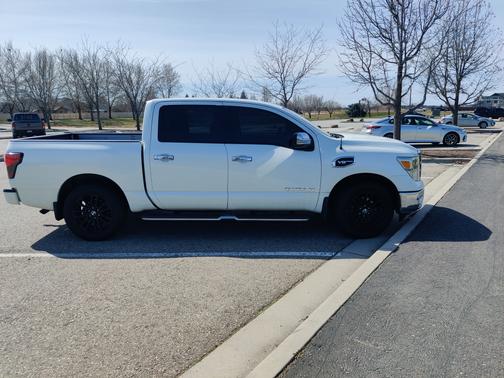 2017 Nissan Titan SL