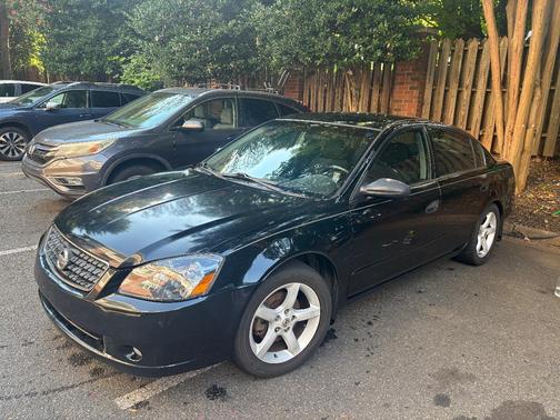 Black 2005 Nissan Altima 3.5 SE