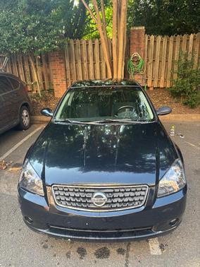 Black 2005 Nissan Altima 3.5 SE