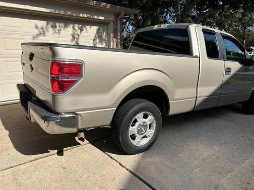 Beige 2010 Ford F-150 XL SuperCab
