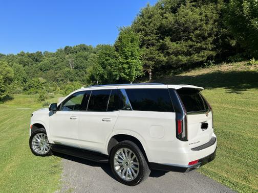 Photo 3 of 15 of 2022 Cadillac Escalade Premium Luxury