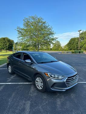 Gray 2018 Hyundai ELANTRA SE