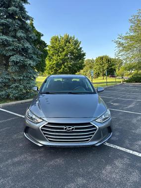Gray 2018 Hyundai ELANTRA SE