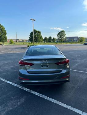 Gray 2018 Hyundai ELANTRA SE
