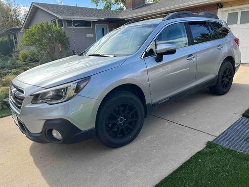 Silver 2019 Subaru Outback 2.5i Premium