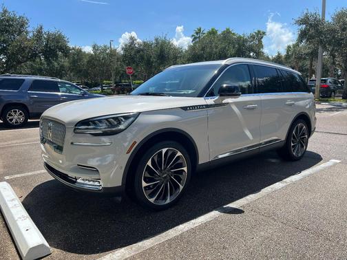 White 2021 Lincoln Aviator Reserve AWD