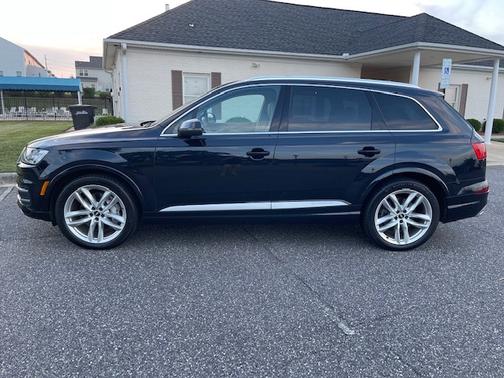 Photo 2 of 19 of 2017 Audi Q7 3.0T Premium
