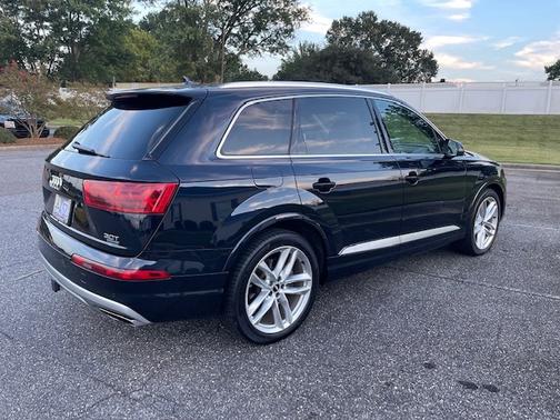 Photo 3 of 19 of 2017 Audi Q7 3.0T Premium