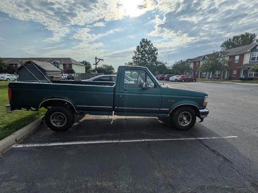 Green 1996 Ford F-150 XL