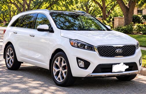White 2016 Kia Sorento SX