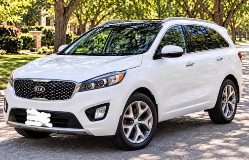 White 2016 Kia Sorento SX