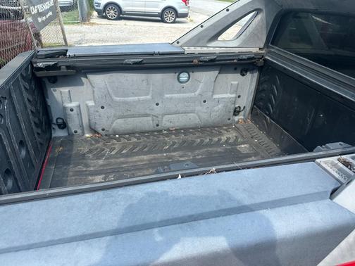 Red 2005 Chevrolet Avalanche 1500 Z66
