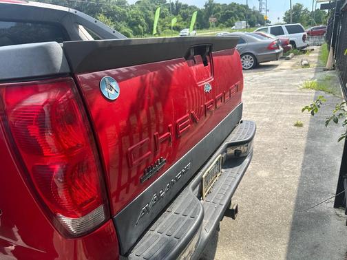 Red 2005 Chevrolet Avalanche 1500 Z66