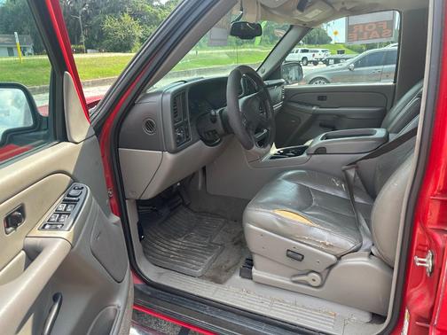 Red 2005 Chevrolet Avalanche 1500 Z66