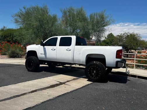White 2007 Chevrolet Silverado 2500 LTZ H/D Crew Cab