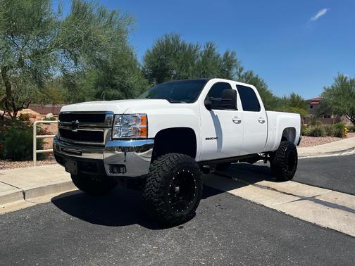 White 2007 Chevrolet Silverado 2500 LTZ H/D Crew Cab