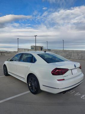 White 2017 Volkswagen Passat 1.8T SE w/Technology