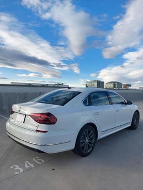 White 2017 Volkswagen Passat 1.8T SE w/Technology