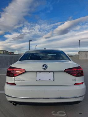 White 2017 Volkswagen Passat 1.8T SE w/Technology
