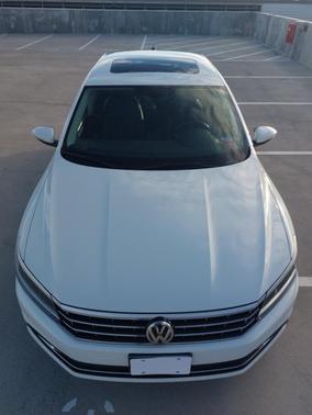 White 2017 Volkswagen Passat 1.8T SE w/Technology