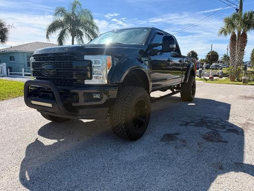 Black 2017 Ford F-250 Platinum