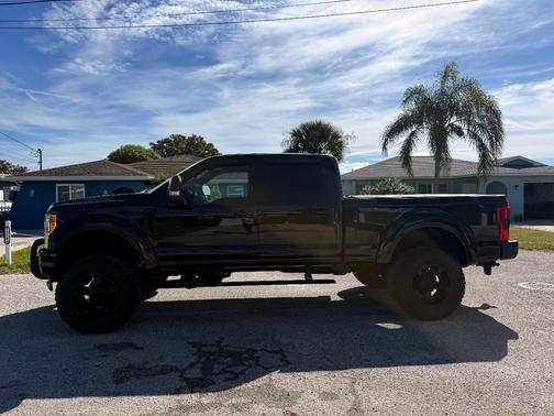 Black 2017 Ford F-250 Platinum