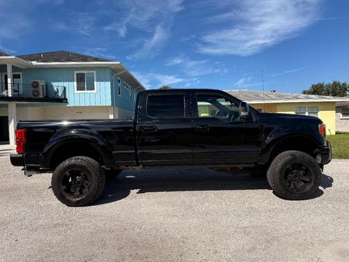 Black 2017 Ford F-250 Platinum