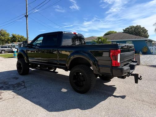 Black 2017 Ford F-250 Platinum