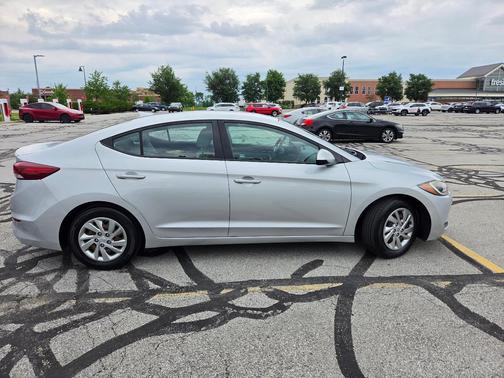 Silver 2017 Hyundai ELANTRA SE