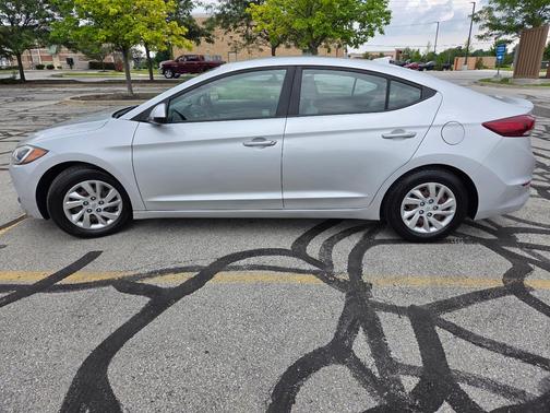 Silver 2017 Hyundai ELANTRA SE
