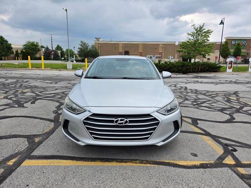 Silver 2017 Hyundai ELANTRA SE
