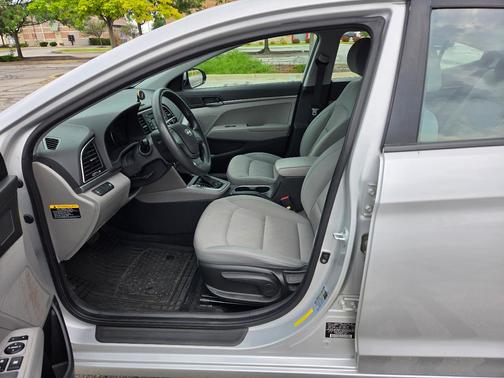 Silver 2017 Hyundai ELANTRA SE