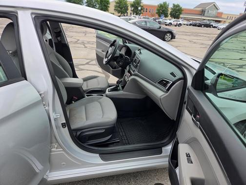 Silver 2017 Hyundai ELANTRA SE