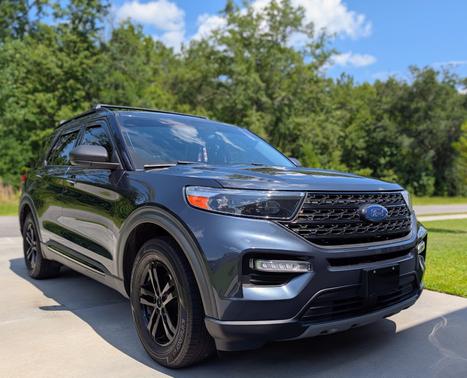 Blue 2022 Ford Explorer XLT