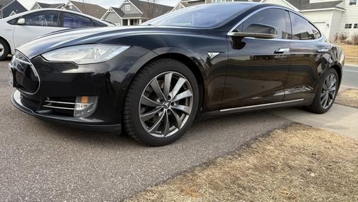 2015 Tesla Model S 85D
