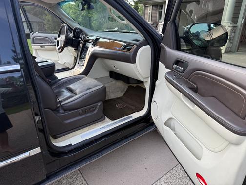 Black 2009 Cadillac Escalade ESV Platinum Edition