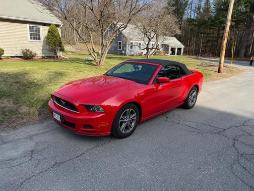 Red 2014 Ford Mustang V6 Premium