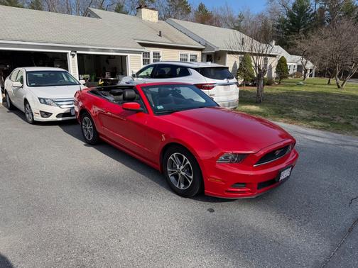 Red 2014 Ford Mustang V6 Premium