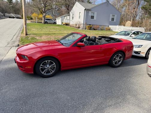Red 2014 Ford Mustang V6 Premium