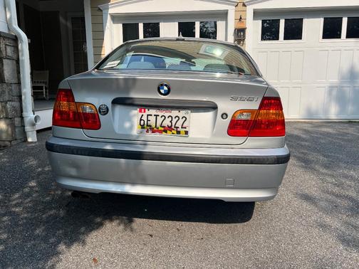 Silver 2004 BMW 325 i