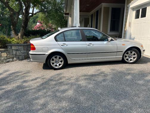 Silver 2004 BMW 325 i